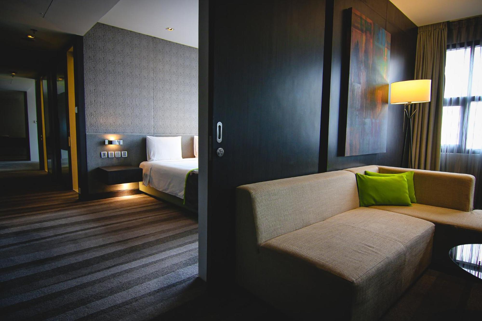Holiday Inn Bangkok Sukhumvit By Ihg Екстериор снимка